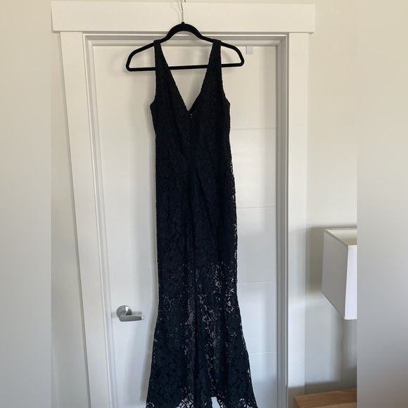 Black lace V-neck Mermaid Gown - Picture 1 of 3